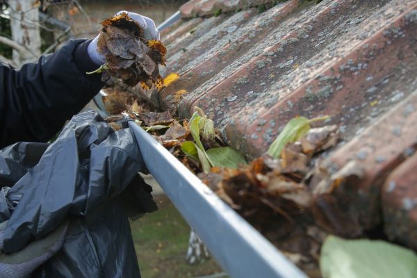 Commercial Gutter Unclogging in Aurora